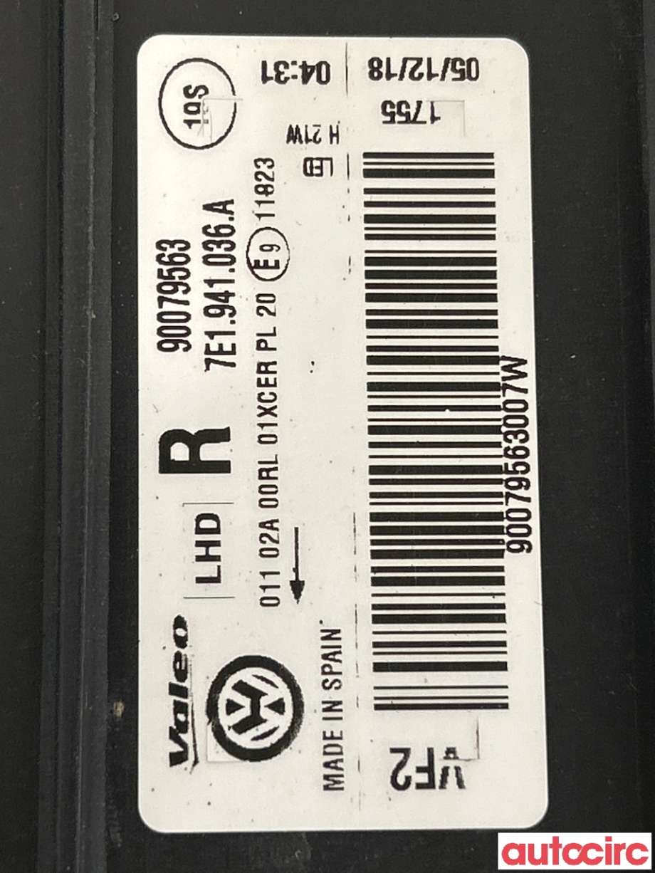 Frontlykt høyre halogen til VW Transporter / Caravelle 2019-->> (T6.1) (T6.1) (VOLKSWAGEN|7E1941774|7E1941036A)