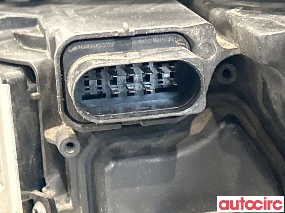 Frontlykt høyre halogen til VW Passat 2015-2019 (Fase 1) (B8) (B8) (VOLKSWAGEN|3G1941114A|3G1941082C)