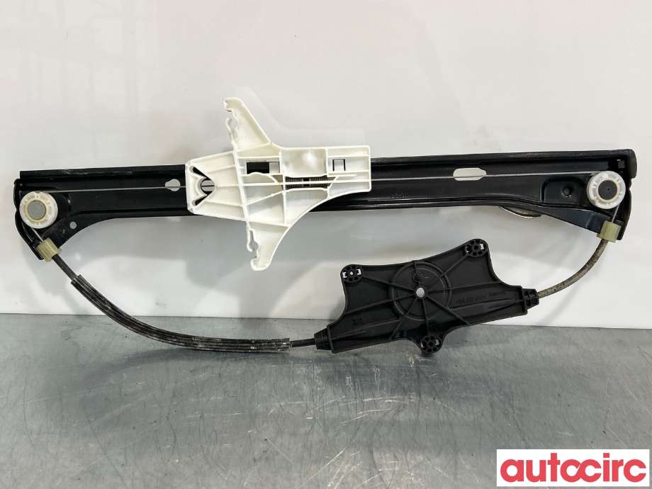 Ruteheis til VW Passat 2015-2019 (Fase 1) (B8) (B8) (VOLKSWAGEN|3G9839462B|C20613-101|3G9839462A)