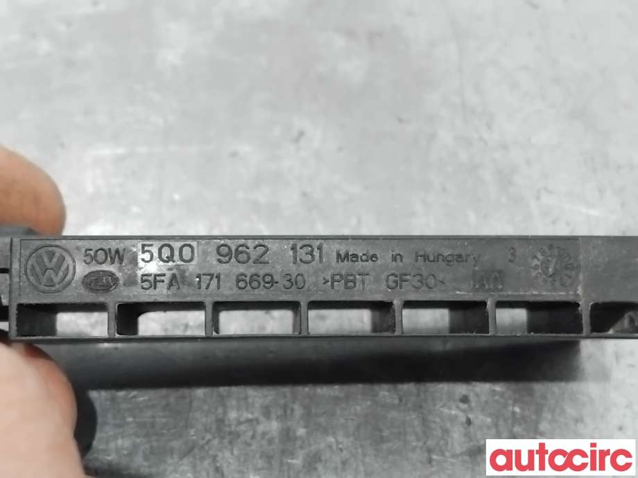 Diverse deler til VW Passat 2015-2019 (Fase 1) (B8) (B8) (VOLKSWAGEN|5Q0962131|5FA171669-30)