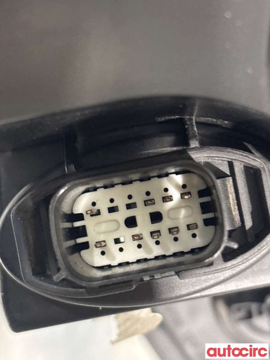Frontlykt venstre halogen til Ford Fiesta 2017-->> (Type VII)  (FORD|2547949||H1BB-13101-CJ)
