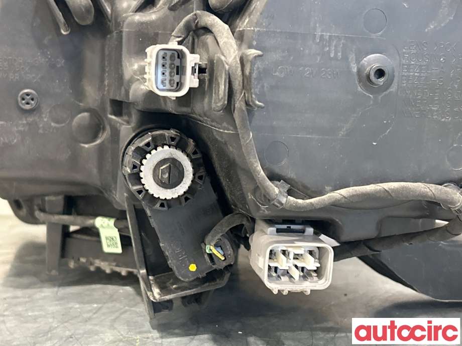 Frontlykt høyre halogen til Mitsubishi Outlander 2015-->> (Type III, Fase 2) (MITSUBISHI|8301D464|)
