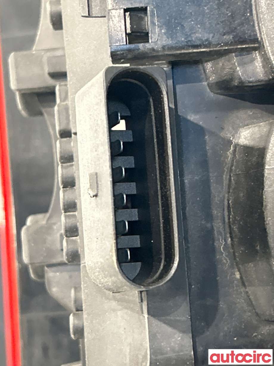 Baklykt høyre til VW Transporter / Caravelle 2009-2015 (Fase 2) (T5) (T5) (VOLKSWAGEN|7H5945096M|7H5945258A)
