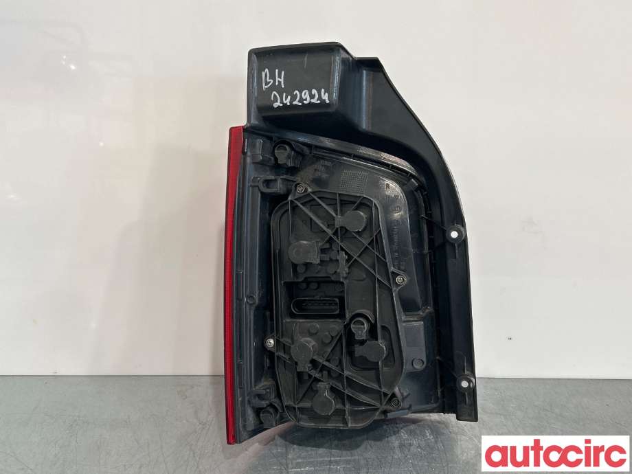 Baklykt høyre til VW Transporter / Caravelle 2003-2009 (Fase 1) (T5) (T5) (VOLKSWAGEN|7H5945096M|7H5945096H|7E5945258)