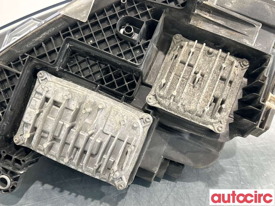 Frontlykt venstre halogen til Mercedes Vito 2014-->> (W447) (W447) (MERCEDES|A4479061801|1EX011284-65|A4479060101)