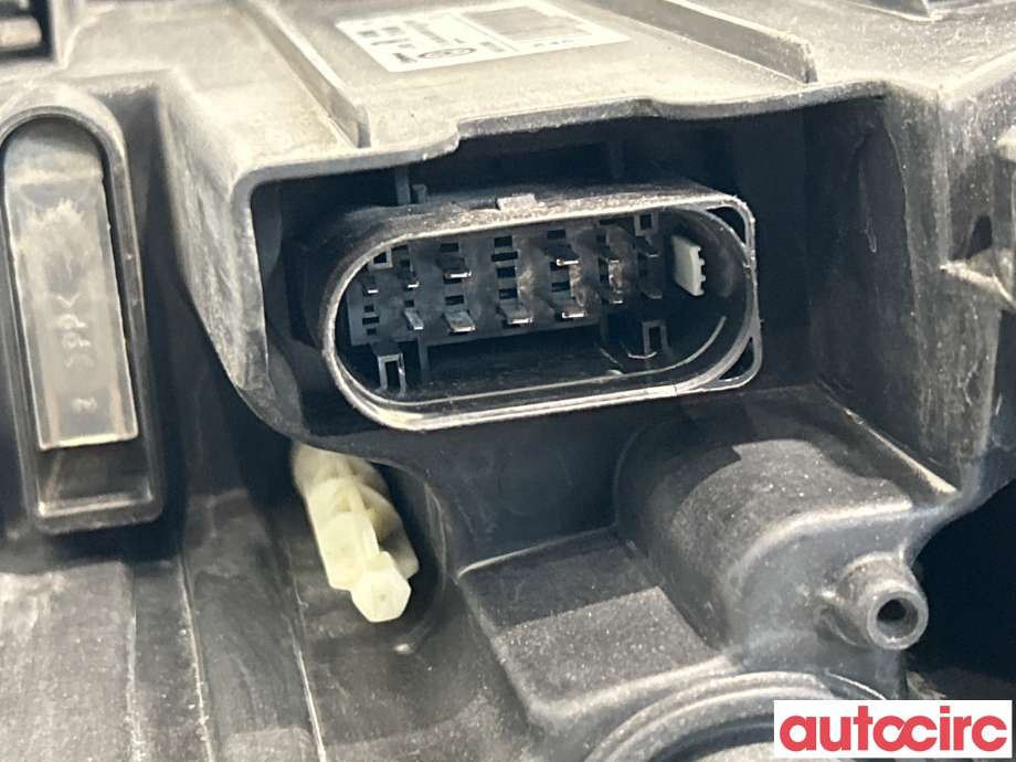 Frontlykt høyre halogen til VW Transporter / Caravelle 2015-2019 (T6) (T6) (VOLKSWAGEN|7E1941774|7E1941036)