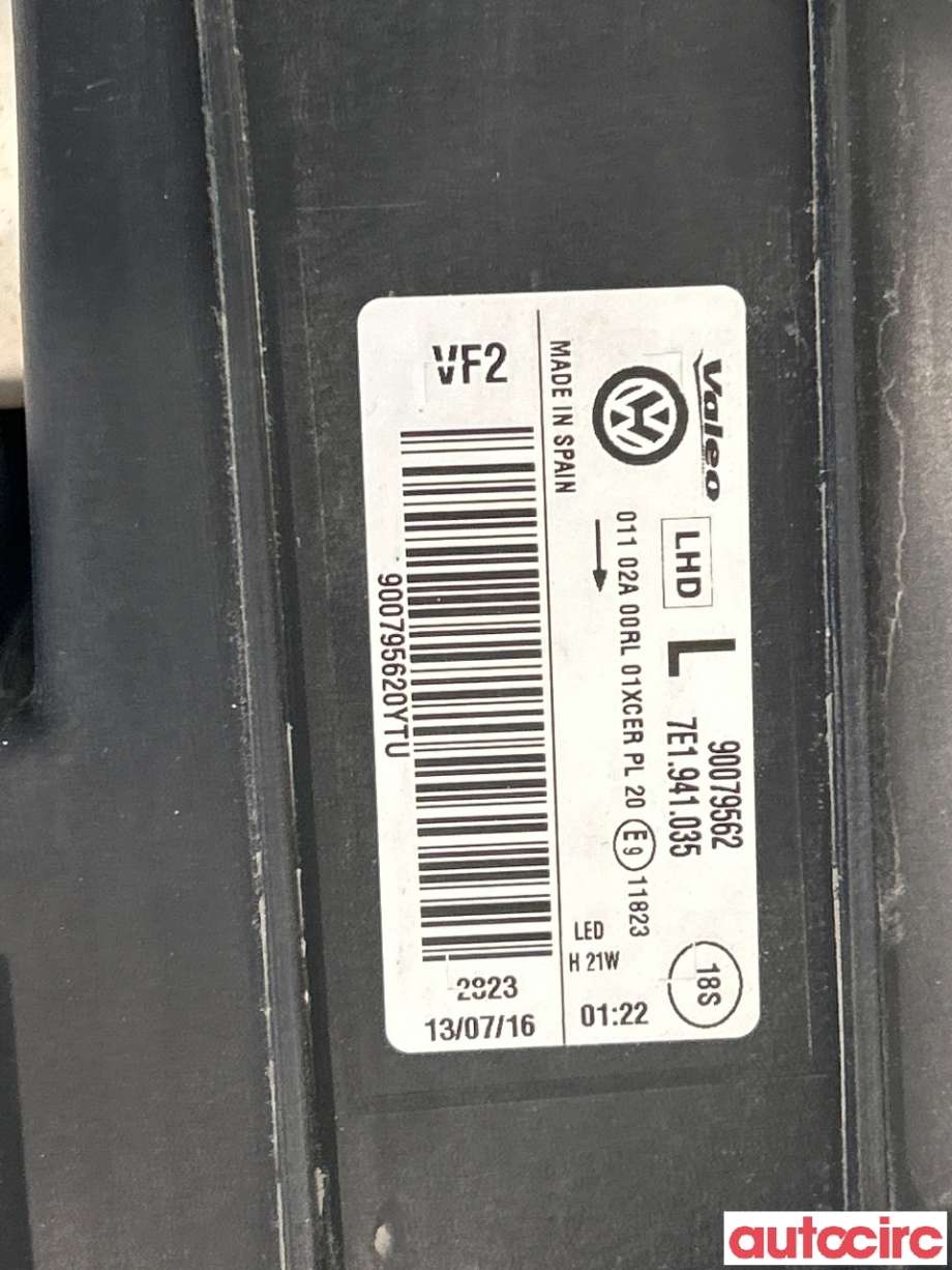 Frontlykt venstre halogen til VW Transporter / Caravelle 2015-2019 (T6) (T6) (VOLKSWAGEN|7E1941773|7E1941035)