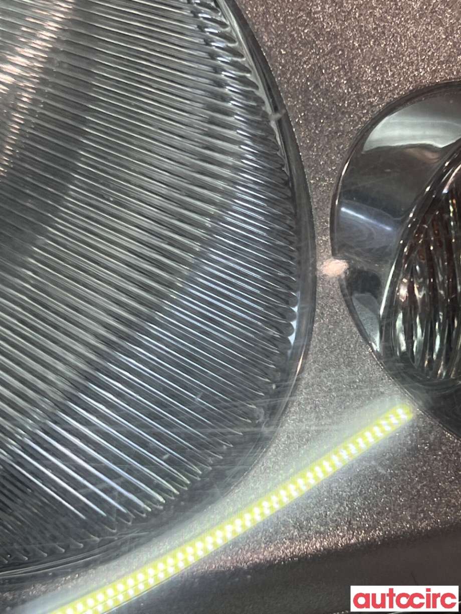 Frontlykt høyre halogen til VW Caddy 2004-2010 (Type III, Fase 1) (VOLKSWAGEN|2K0941006D|2K0941006B)