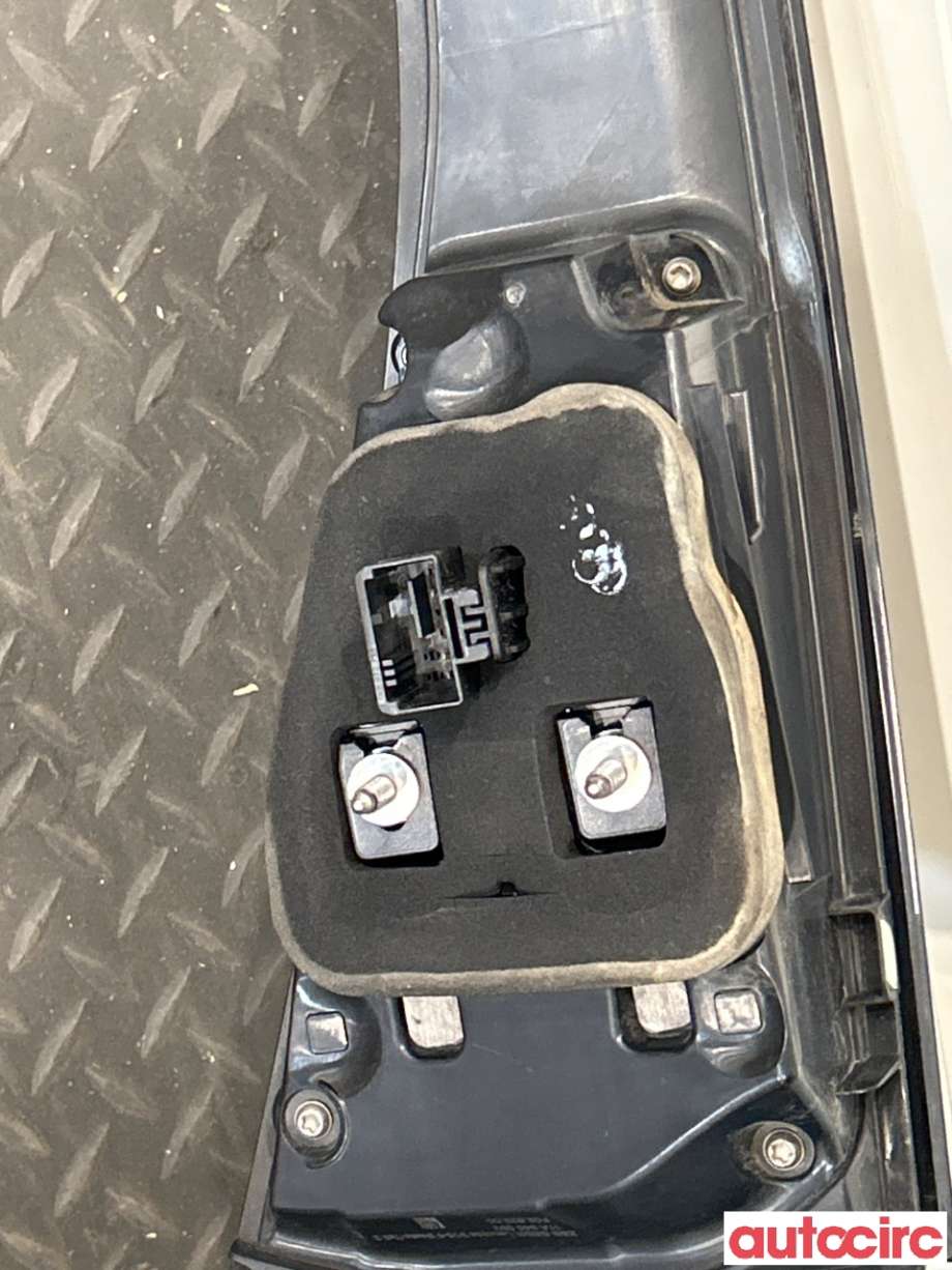 Baklykt bremselys bakrute til VW ID.4 2020-->>  (VOLKSWAGEN|11A945076|)