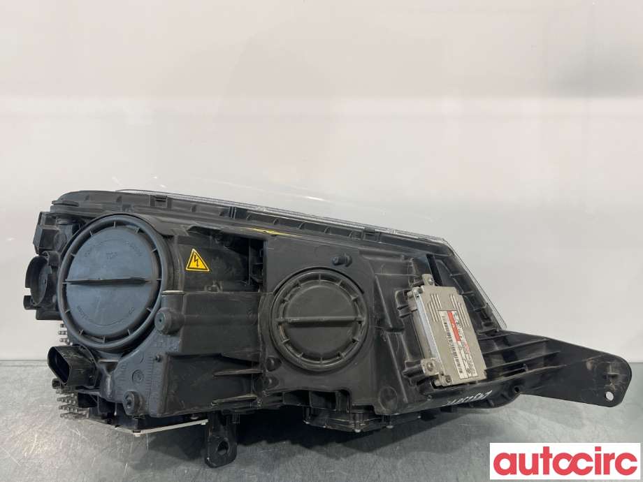 Frontlykt venstre halogen til Škoda Yeti 2014-2017 (Fase 2) (SKODA|5L1941017D|5L1941015C)