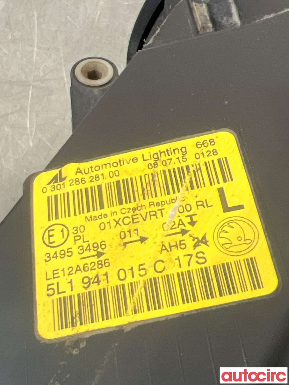 Frontlykt venstre halogen til Škoda Yeti 2014-2017 (Fase 2) (SKODA|5L1941017D|5L1941015C)