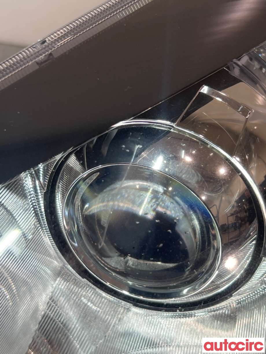 Frontlykt venstre halogen til Škoda Yeti 2014-2017 (Fase 2) (SKODA|5L1941017D|5L1941015C)