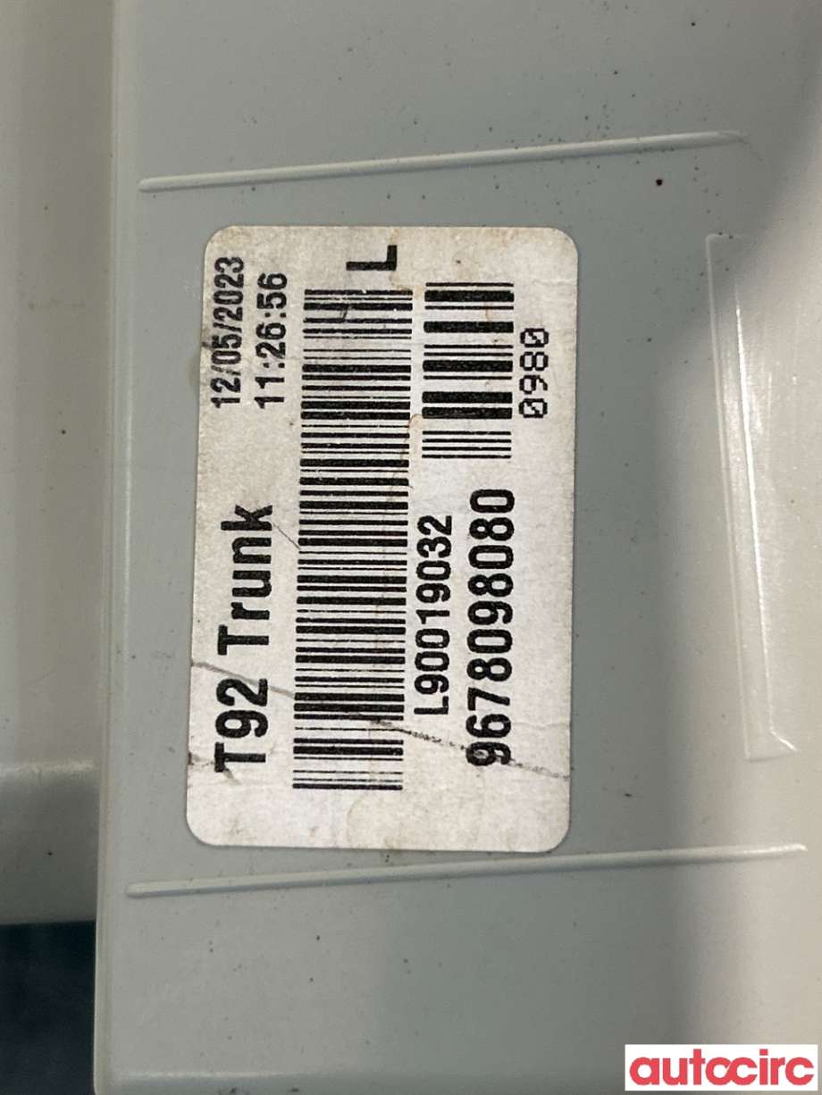 Baklykt venstre indre til Peugeot 308 2013-2021 (Type II)  (PEUGEOT|9678098080)