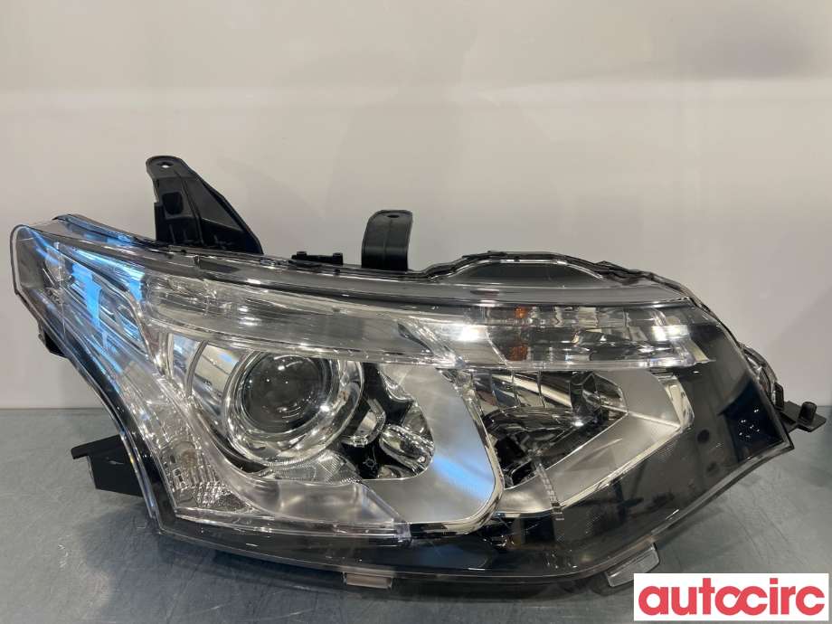 Frontlykt høyre halogen til Mitsubishi Outlander, 2012-2015 (Type III, Fase 1)  (MITSUBISHI|8301C204)