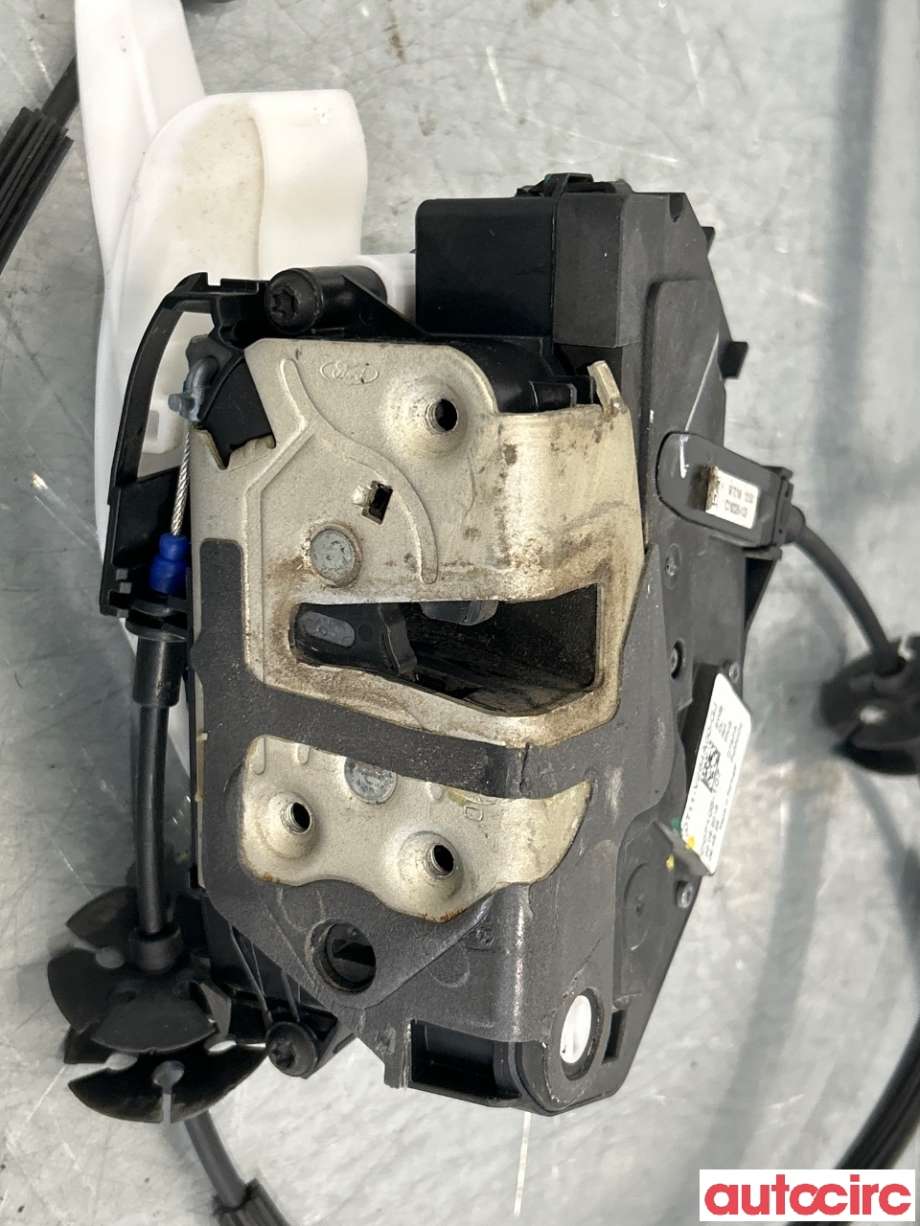 Låsekasse høyre til Ford Transit Connect 2013-2018 Type II, Fase 1  (FORD|2229957|C07105-107|DT11-V264A00-GJ)