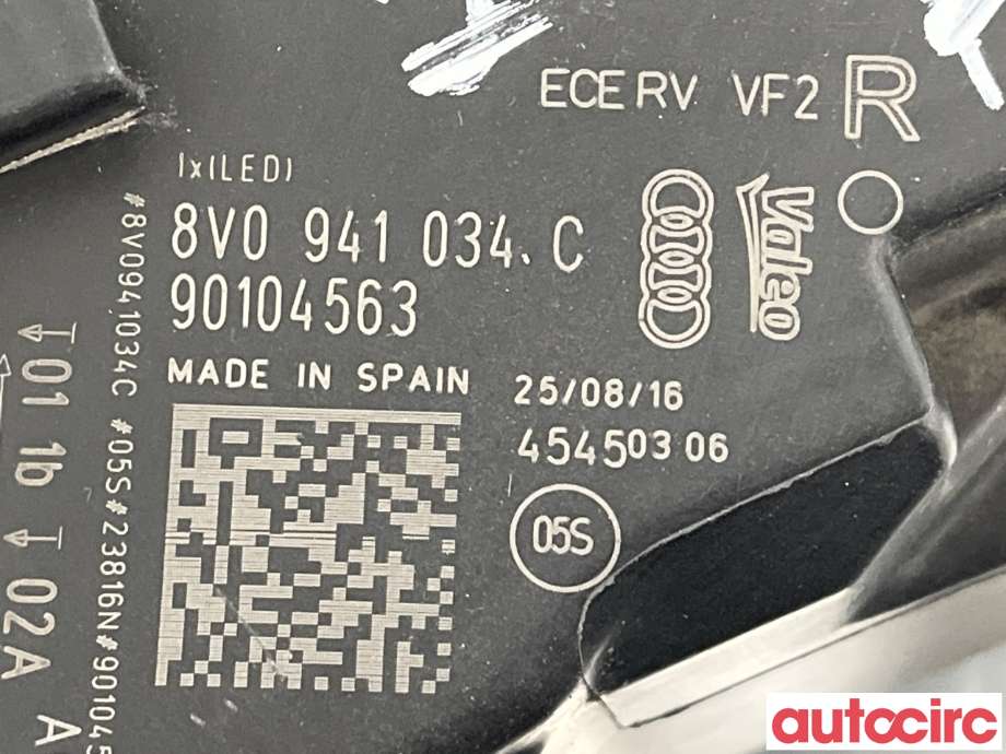 Frontlykt høyre halogen til Audi A3 2016-2020 (Type III, Fase 2)  (AUDI|8VA0941774C|90104563|8V0941034C)