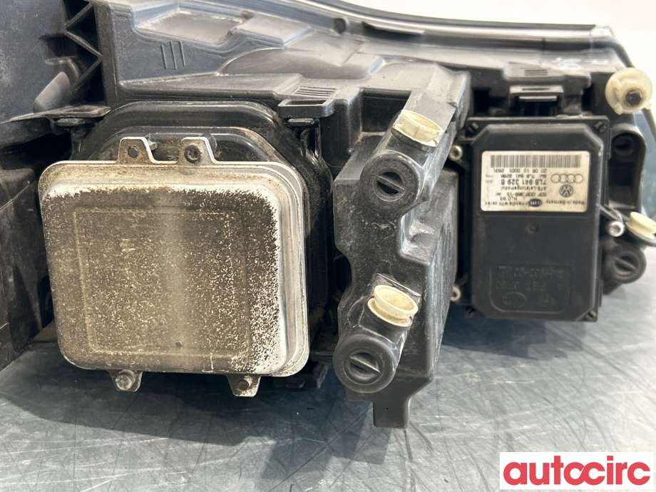 Frontlykt venstre xenon til Škoda Octavia 2009-2013 (Type II, Fase 2)  (SKODA|1Z1941017T|1Z1941015G)