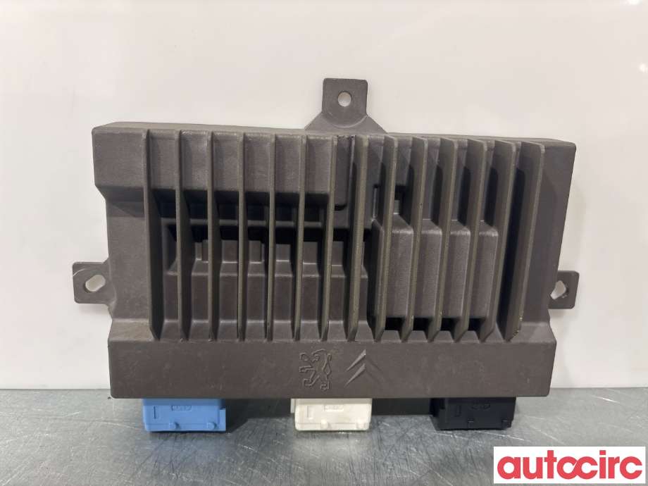 Bilstereo forsterker til Peugeot 308 2013-2021 (Type II)  (PEUGEOT|9825899680|)