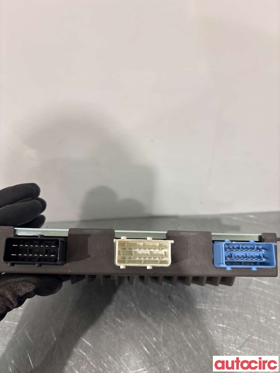 Bilstereo forsterker til Peugeot 308 2013-2021 (Type II)  (PEUGEOT|9825899680|)