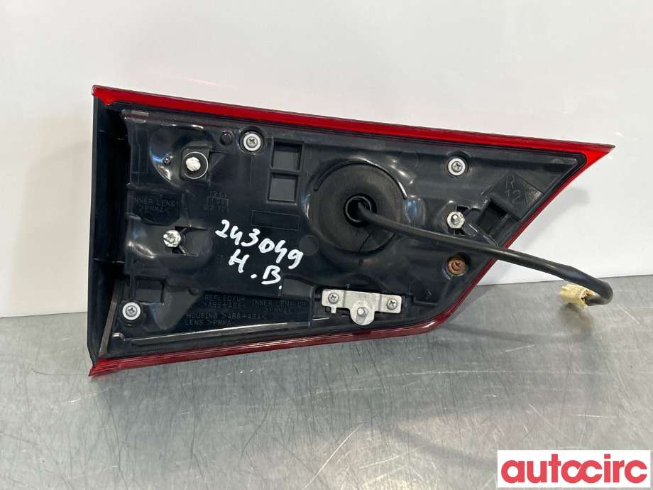 Baklykt høyre indre til Mitsubishi Outlander 2015-->> (Type III, Fase 2)  (MITSUBISHI|8331A180)