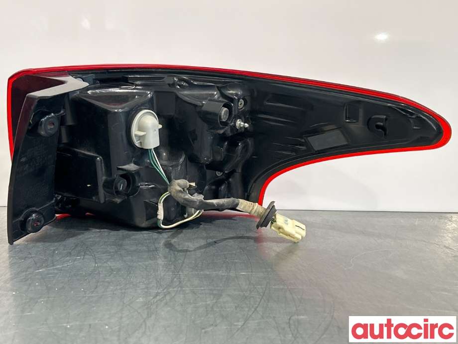 Baklykt venstre til Mitsubishi Outlander 2015-->> (Type III, Fase 2)  (MITSUBISHI|8330A997|)