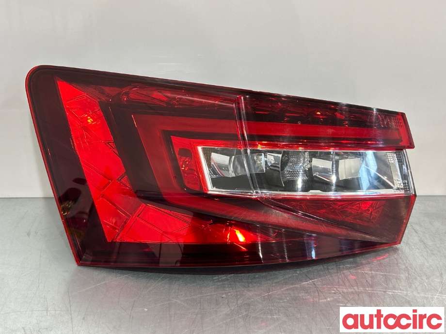 Baklykt venstre til Škoda Superb, 2015-->> (Type III)  (SKODA|3V9945207)
