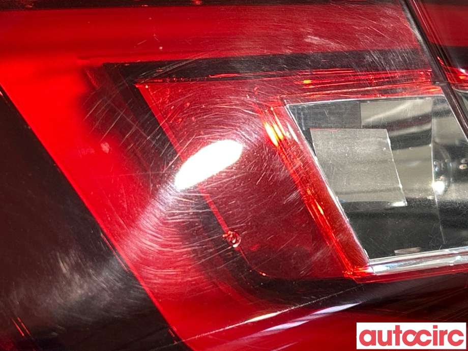 Baklykt venstre til Škoda Superb 2015-->> (Type III)  (SKODA|3V9945207)