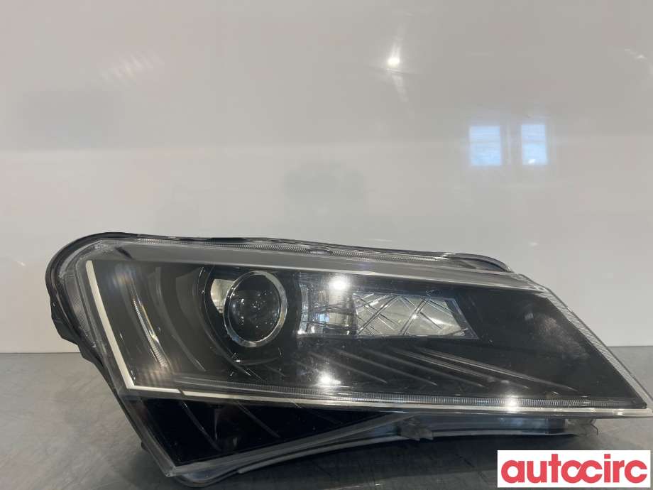 Frontlykt høyre halogen til Škoda Superb, 2015-->> (Type III)  (SKODA|3V1941018A)