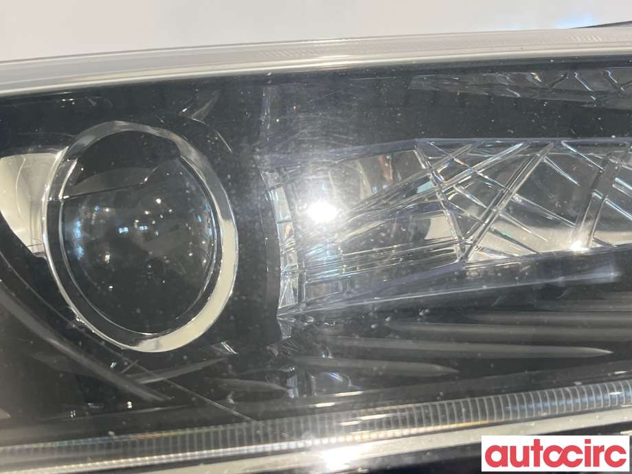 Frontlykt høyre halogen til Škoda Superb 2015-->> (Type III) (SKODA|3V1941018A|3V1941016A)