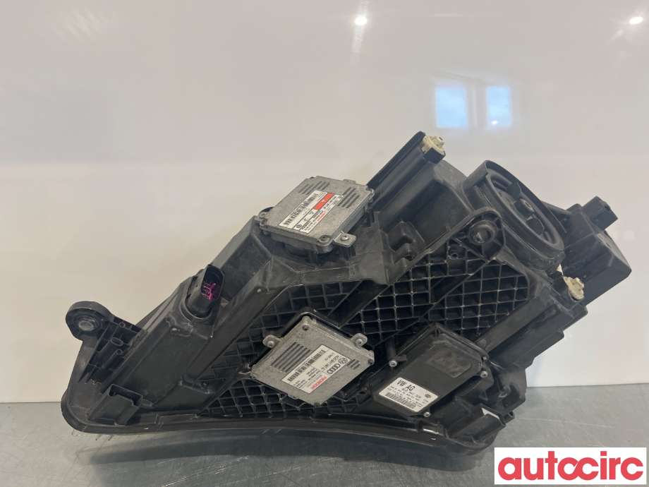 Frontlykt høyre halogen til Škoda Superb 2015-->> (Type III) (SKODA|3V1941018A|3V1941016A)