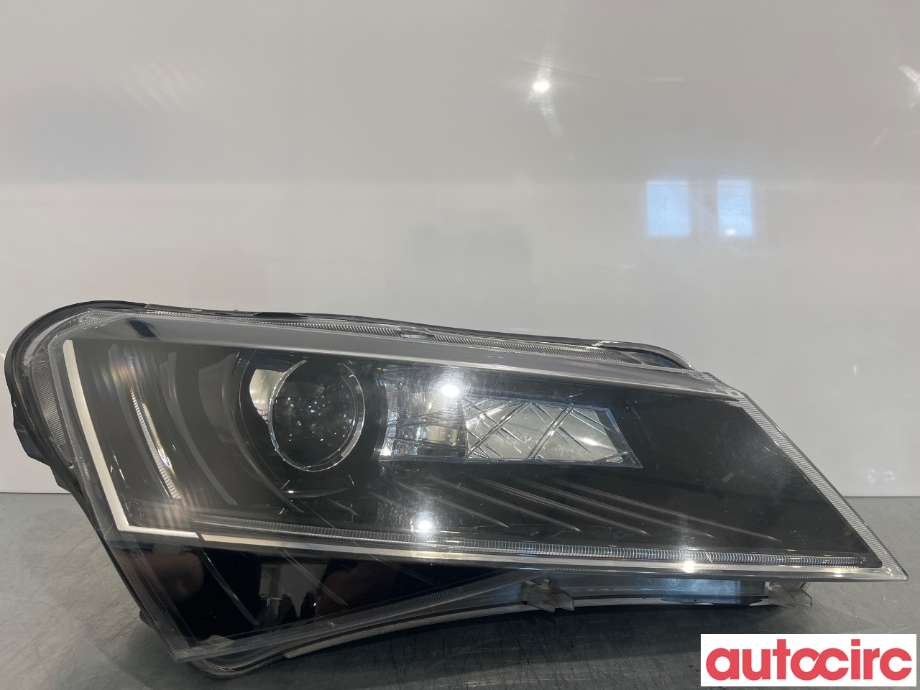 Frontlykt høyre halogen til Škoda Superb, 2015-->> (Type III)  (SKODA|3V1941018B)