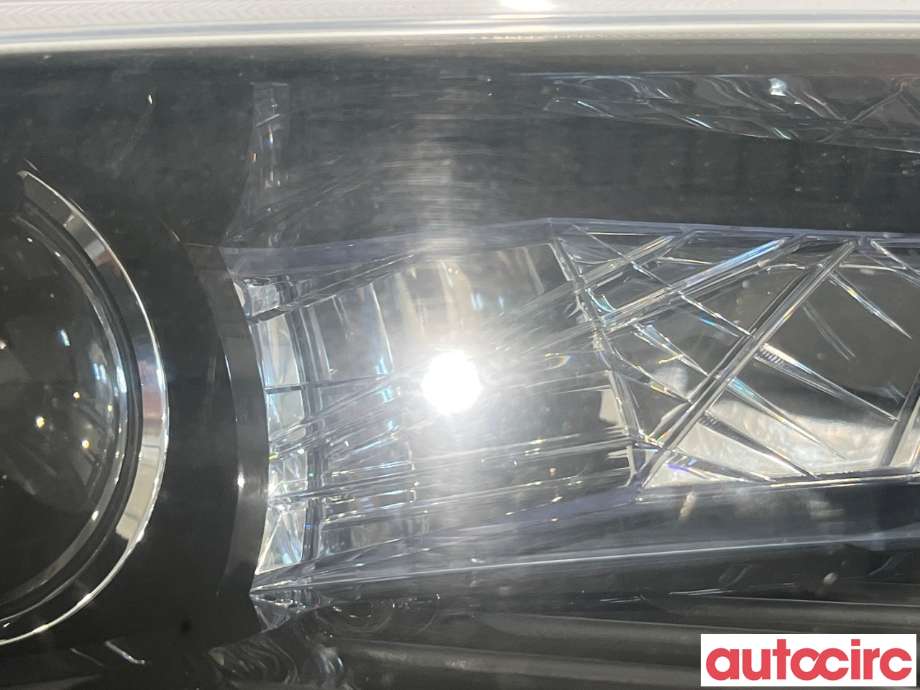 Frontlykt høyre halogen til Škoda Superb 2015-->> (Type III)  (SKODA|3V1941018B|3V1941016B)