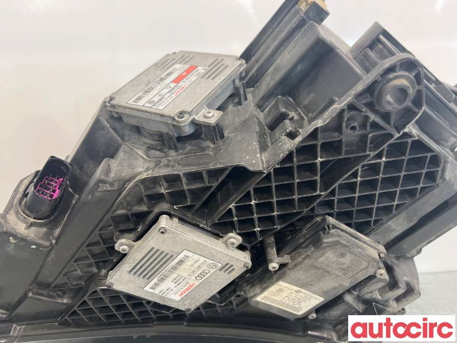 Frontlykt høyre halogen til Škoda Superb 2015-->> (Type III)  (SKODA|3V1941018B|3V1941016B)