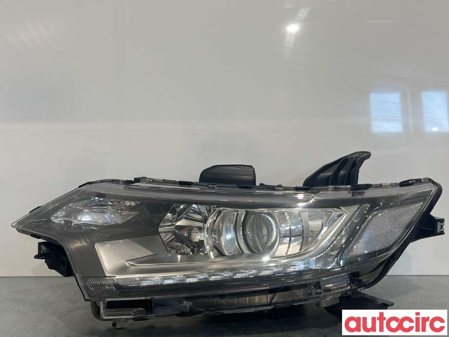 Frontlykt venstre halogen til Mitsubishi Outlander, 2015-->> (Type III, Fase 2)  (MITSUBISHI|8301C853)