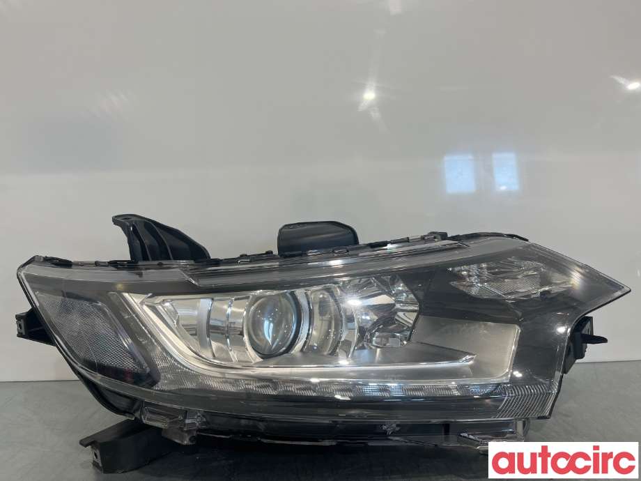Frontlykt høyre halogen til Mitsubishi Outlander, 2015-->> (Type III, Fase 2)  (MITSUBISHI|8301C854)