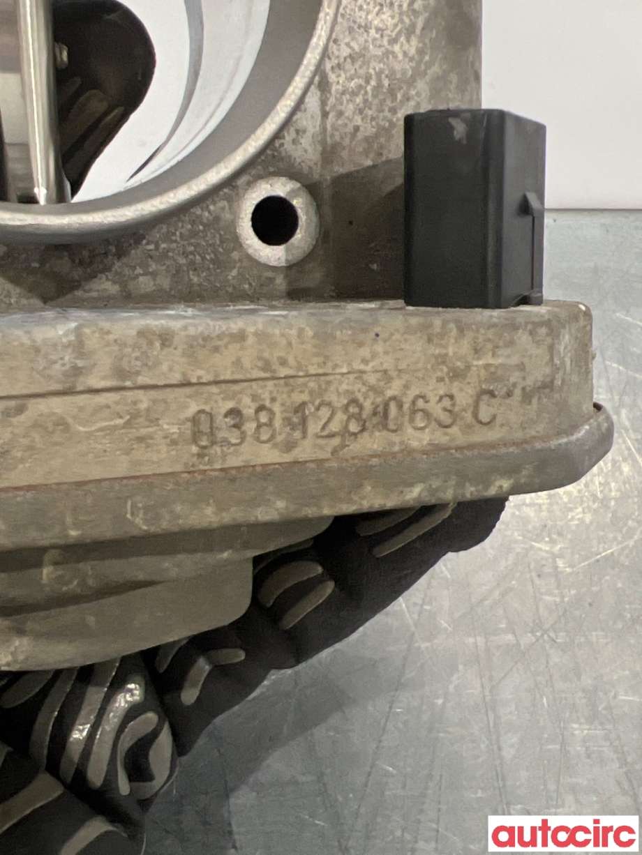 Spjeldhus til VW Caddy 2004-2010 (Type III, Fase 1) (VOLKSWAGEN|038128063J||038128063C)