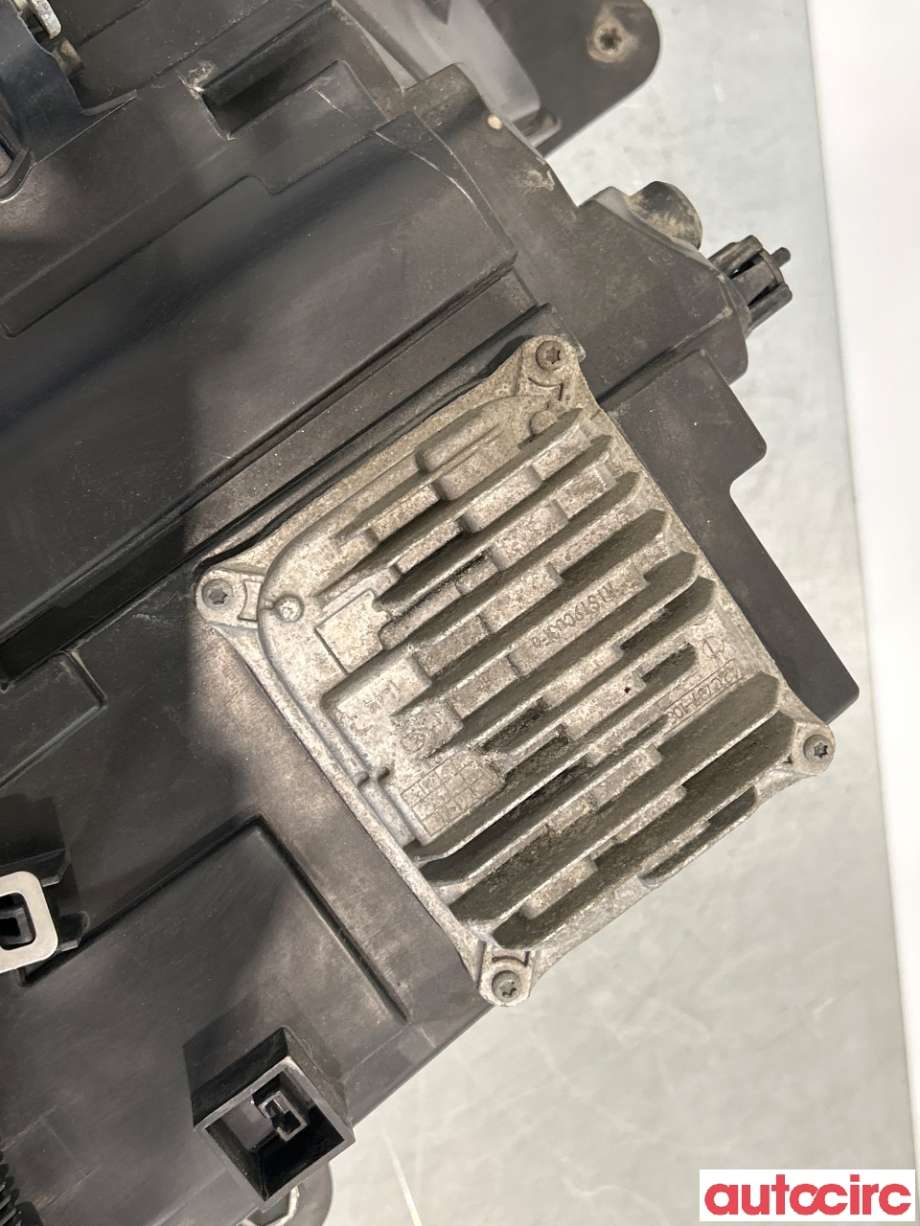 Frontlykt venstre halogen til Mercedes C-Klasse 2014-2018 (Fase 1) (W205) (W205) (MERCEDES|A2059067303|030128423304|A2058200561)