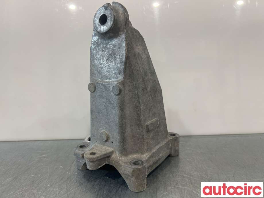 Motorfeste til Mercedes C-Klasse 2014-2018 (Fase 1) (W205) (W205) (MERCEDES|A2742234600||A2742234304)