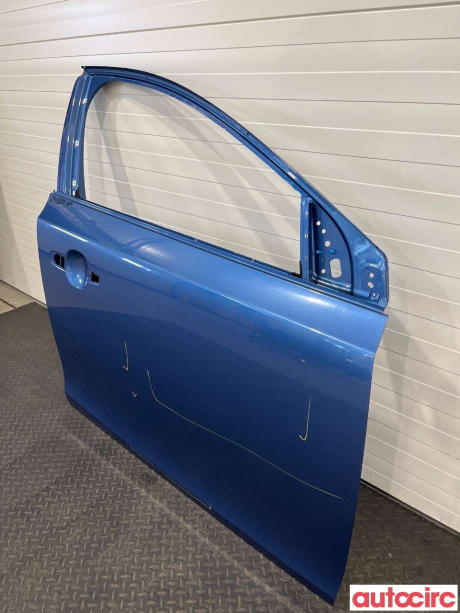 Dør høyre foran til Volvo V40 2012-2019  (VOLVO|32321019)