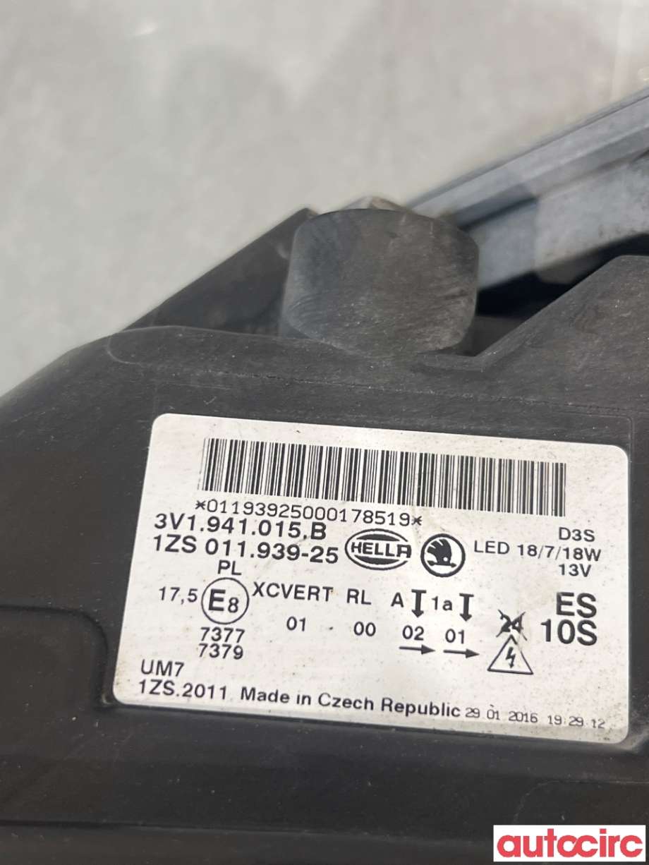 Frontlykt venstre halogen til Škoda Superb 2015-->> (Type III)  (SKODA|3V1941017B|1ZS011939-25|3V1941015B)