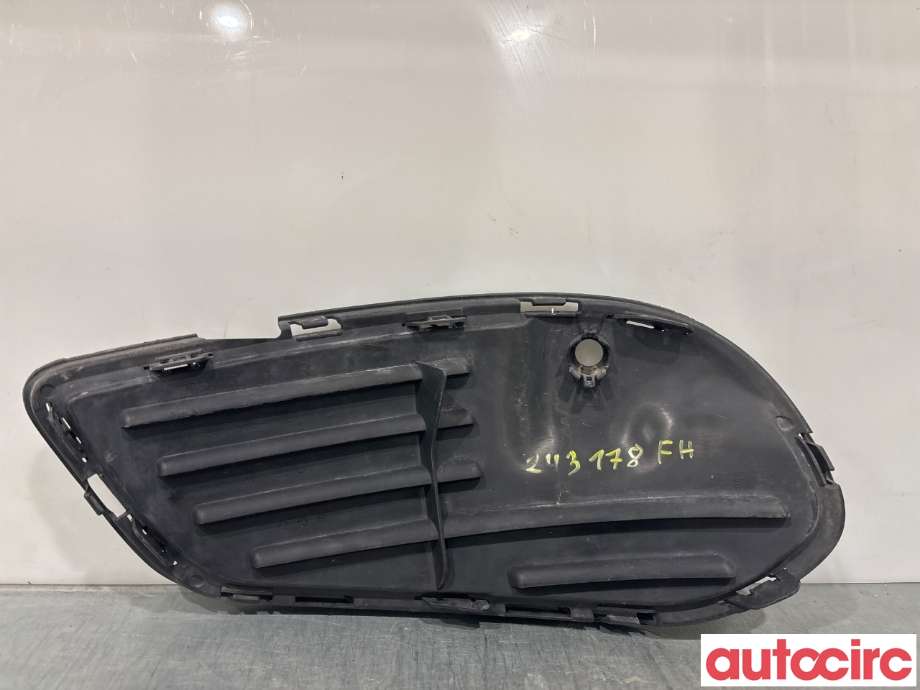 Grill høyre til Mercedes C-Klasse 2014-2018 (Fase 1) (W205) (W205) (MERCEDES|A2058854123|)
