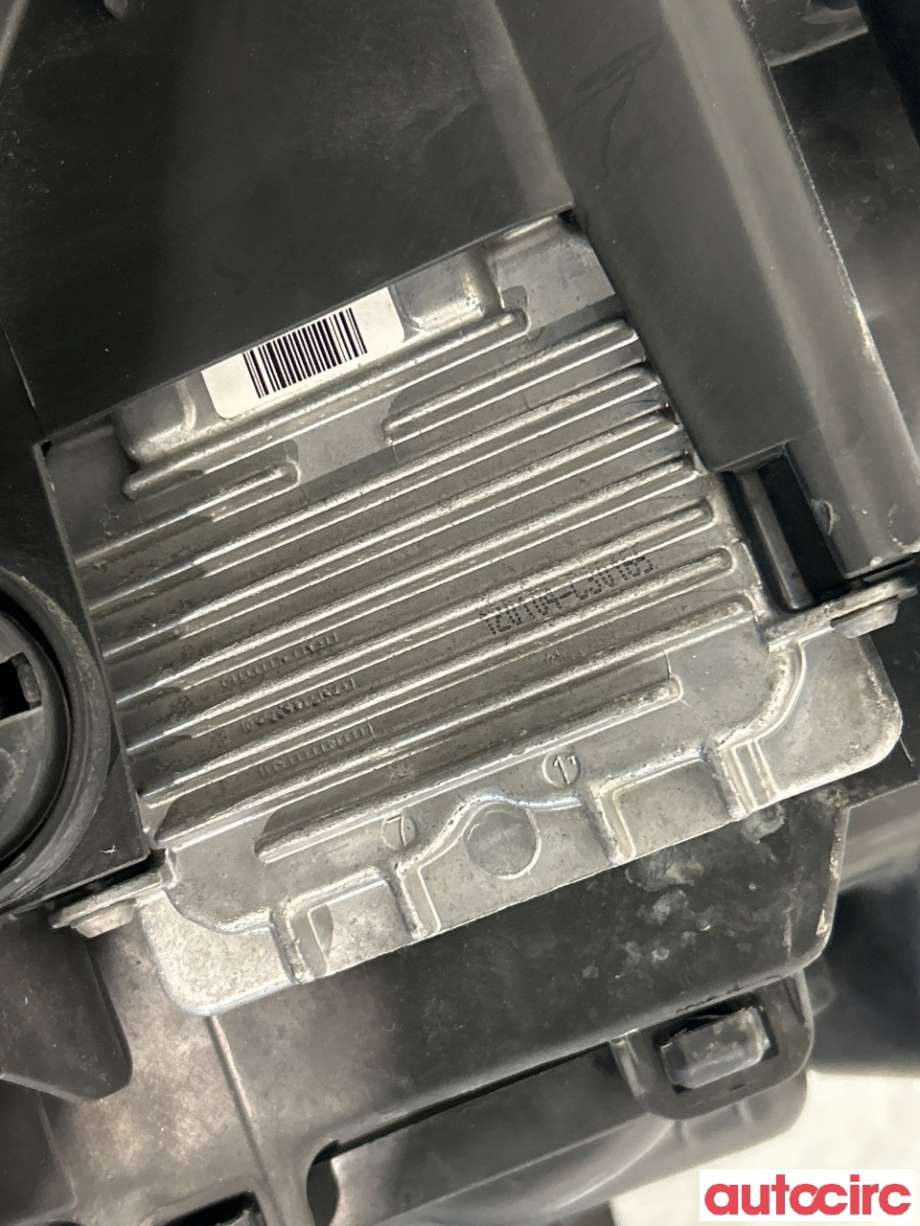 Frontlykt høyre halogen til Ford C-Max 2010-2015 (Type II, Fase 1)  (FORD|1801884|AM5113D154AE)