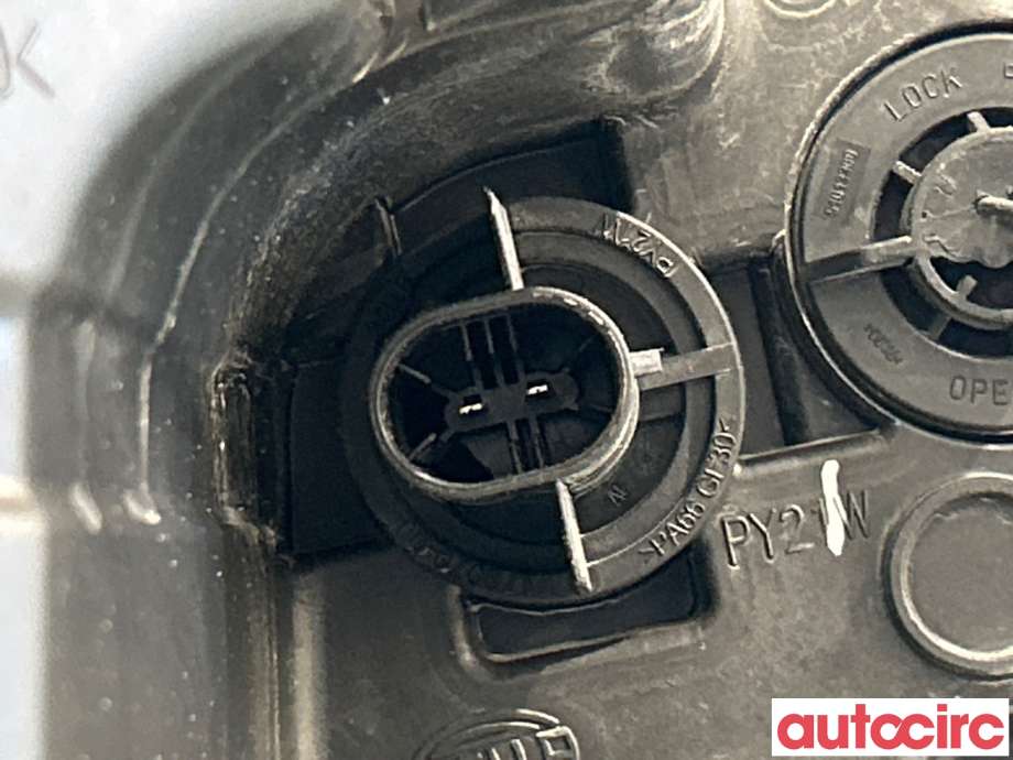 Frontlykt venstre halogen til Nissan NV200 2010-2019 (NISSAN|260604FA1A||1EL01133411)