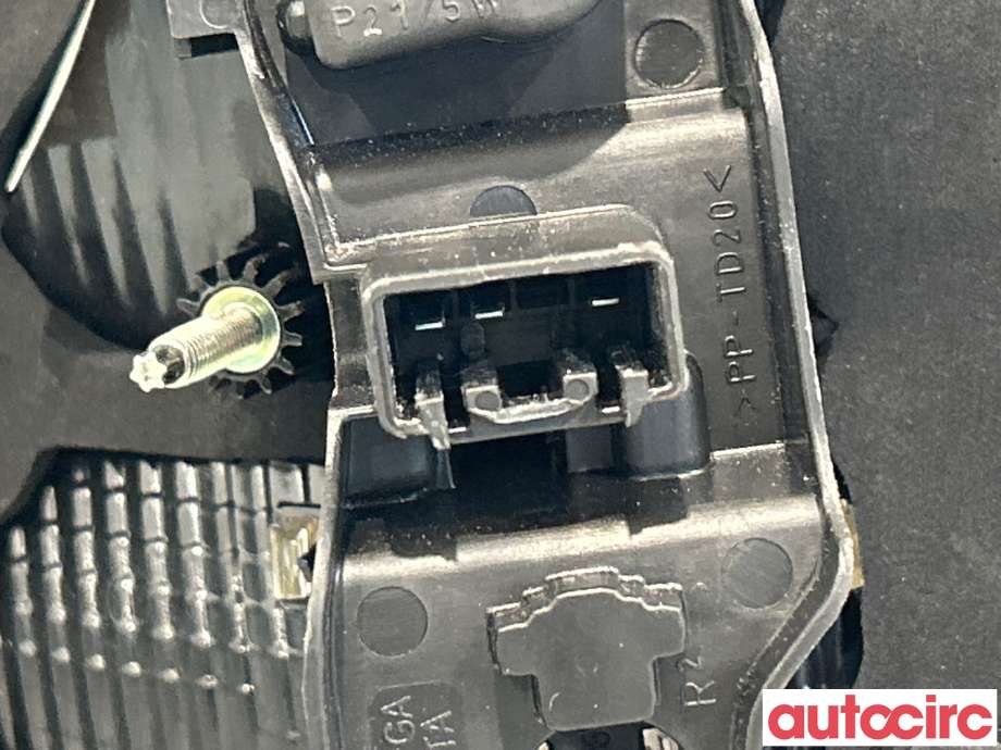 Baklykt høyre indre til Ford C-Max 2010-2015 (Type II, Fase 1)  (FORD|1861698|AM5113A602BE)
