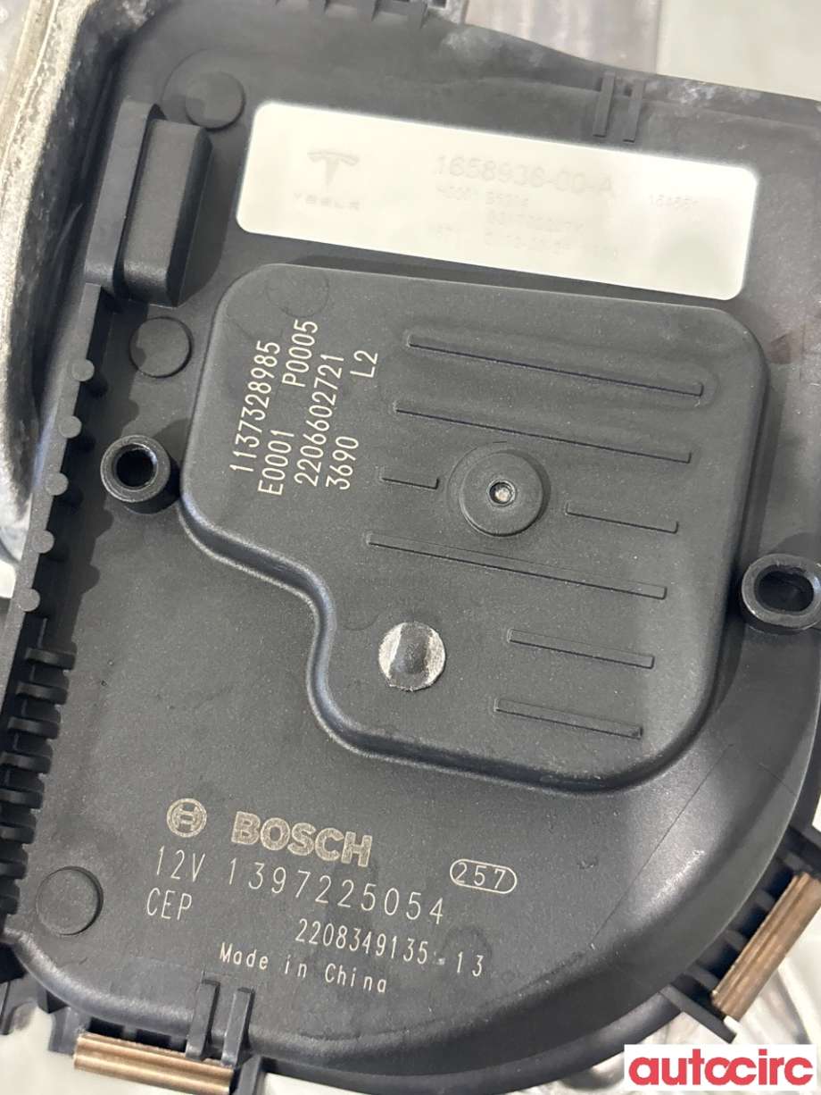Viskermotor frontrute til Tesla Model Y 2021-2024 (Type I)  (TESLA|1658936-00-A|1397225054|)
