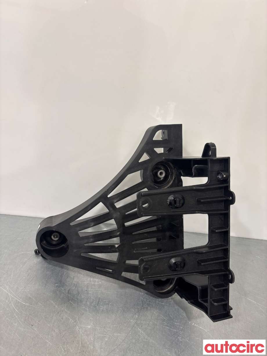 Diverse deler til Tesla Model Y 2021-2024 (Type I)  (TESLA|1673627-00-C||1667014-00-B)