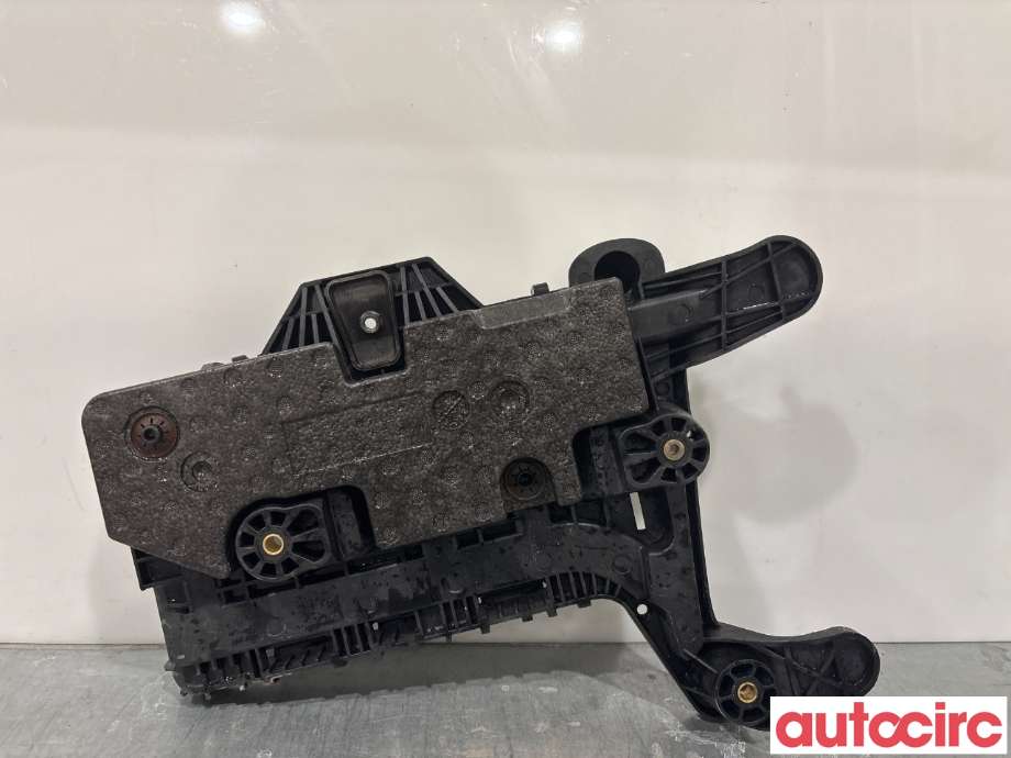 Batterikasse/feste til VW Caddy, 2015-2020 (Type III, Fase 3)  (VOLKSWAGEN|1K0915333H)