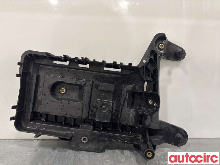 Batterikasse/feste til VW Caddy 2015-2020 (Type III, Fase 3)  (VOLKSWAGEN|1K0915333H|)