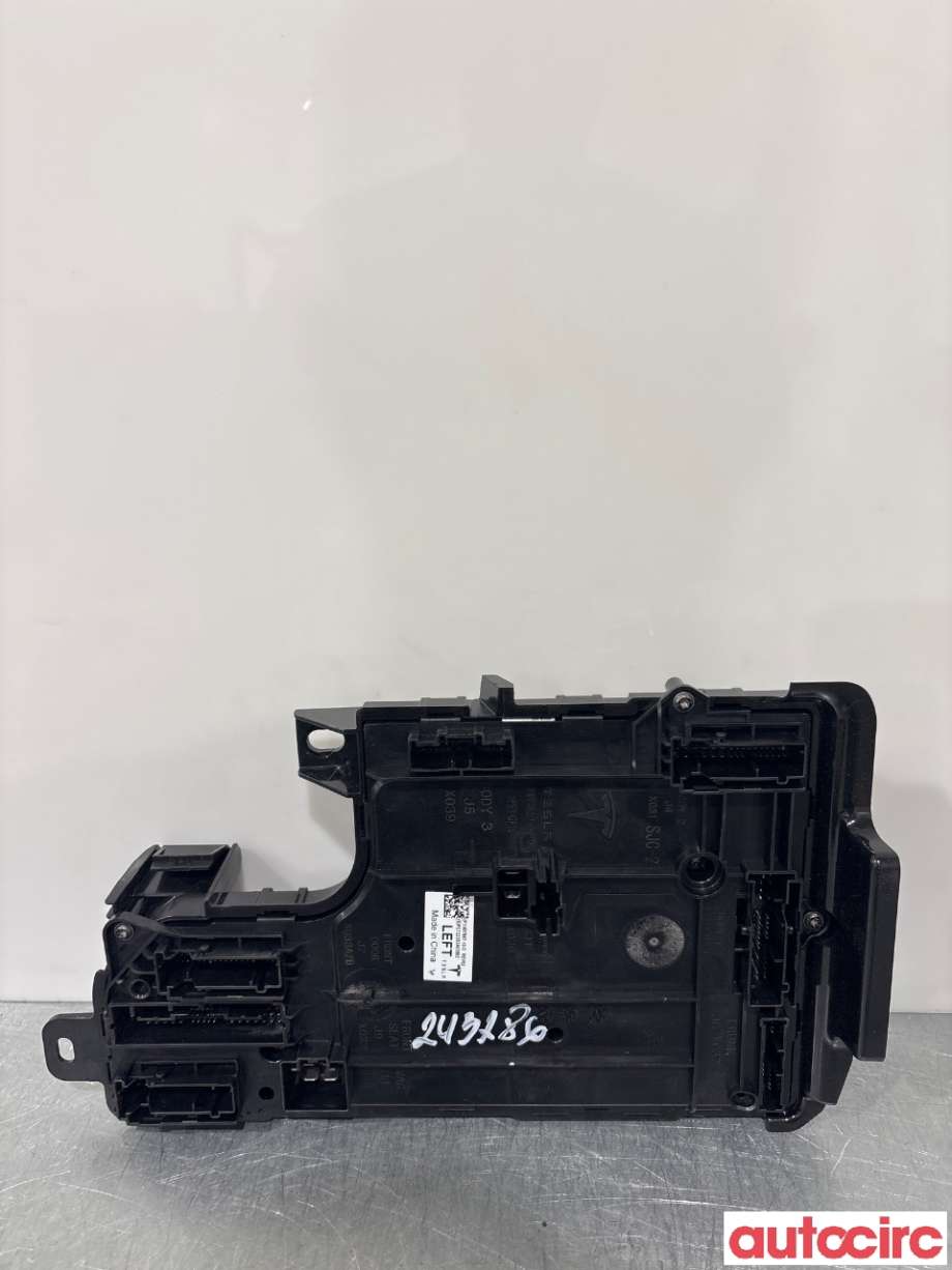 Styreenhet comfort (BCM) til Tesla Model Y, 2021-2024 (Type I)  (TESLA|1497847-10-D)