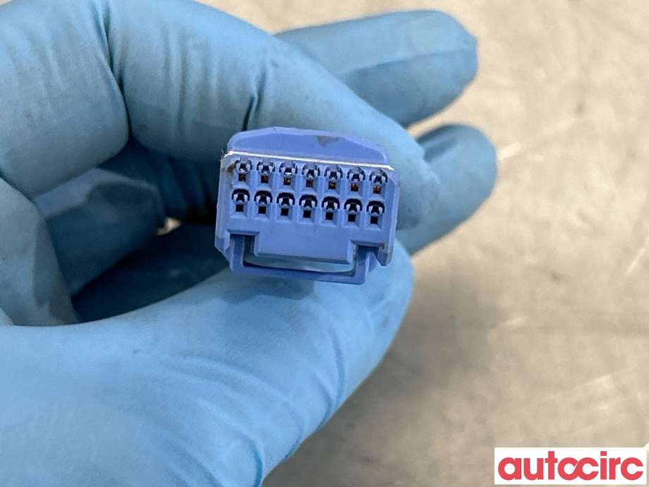 Diverse deler til Tesla Model Y 2021-2024 (Type I)  (TESLA|1609791-00-E||1609791-00-D)